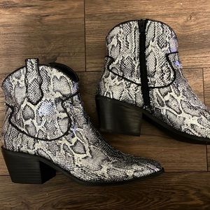 Betsy Johnson boots